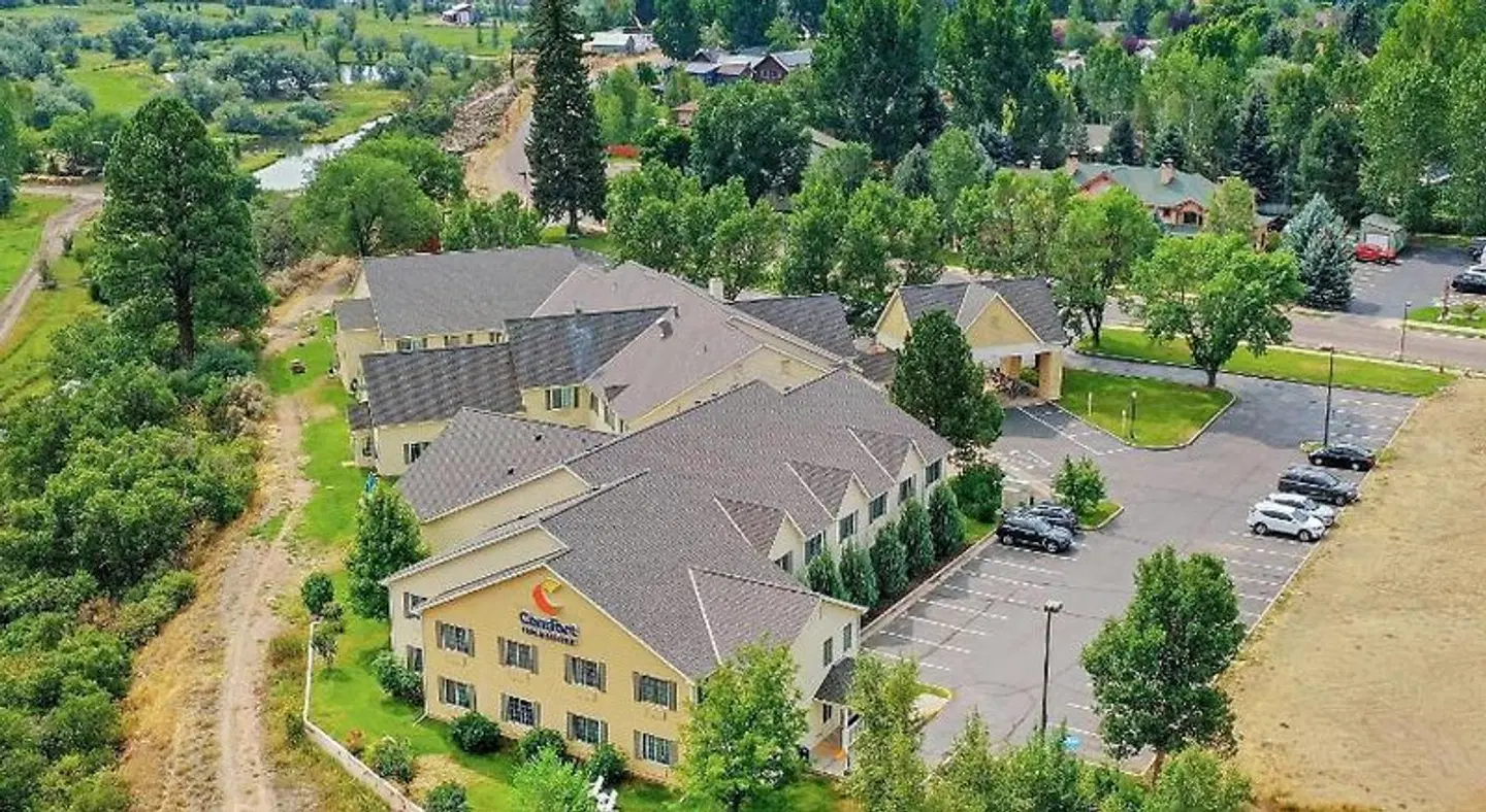 Comfort Inn & Suites EXTERIOR