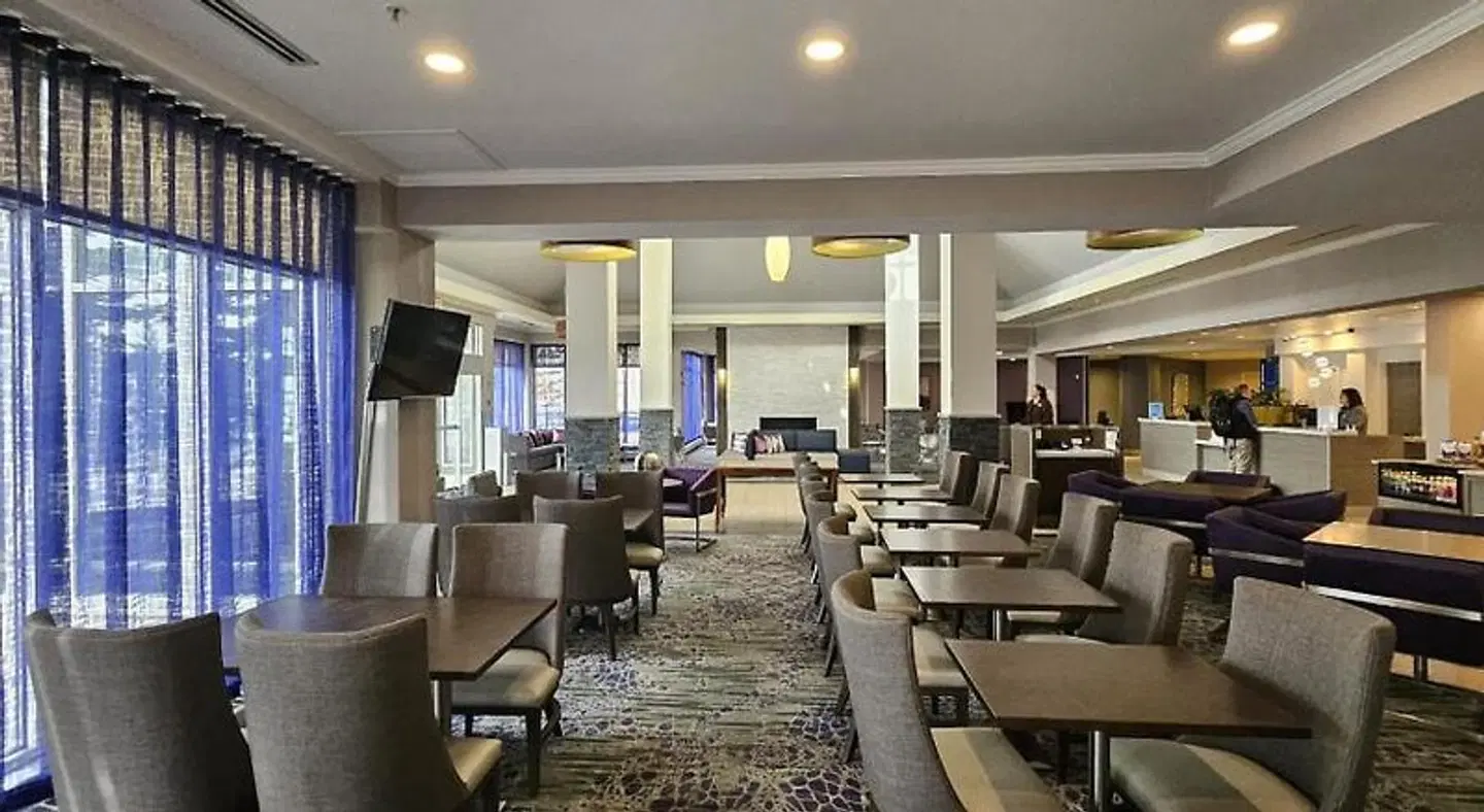 Hilton Garden Inn Calgary Airport Restaurant