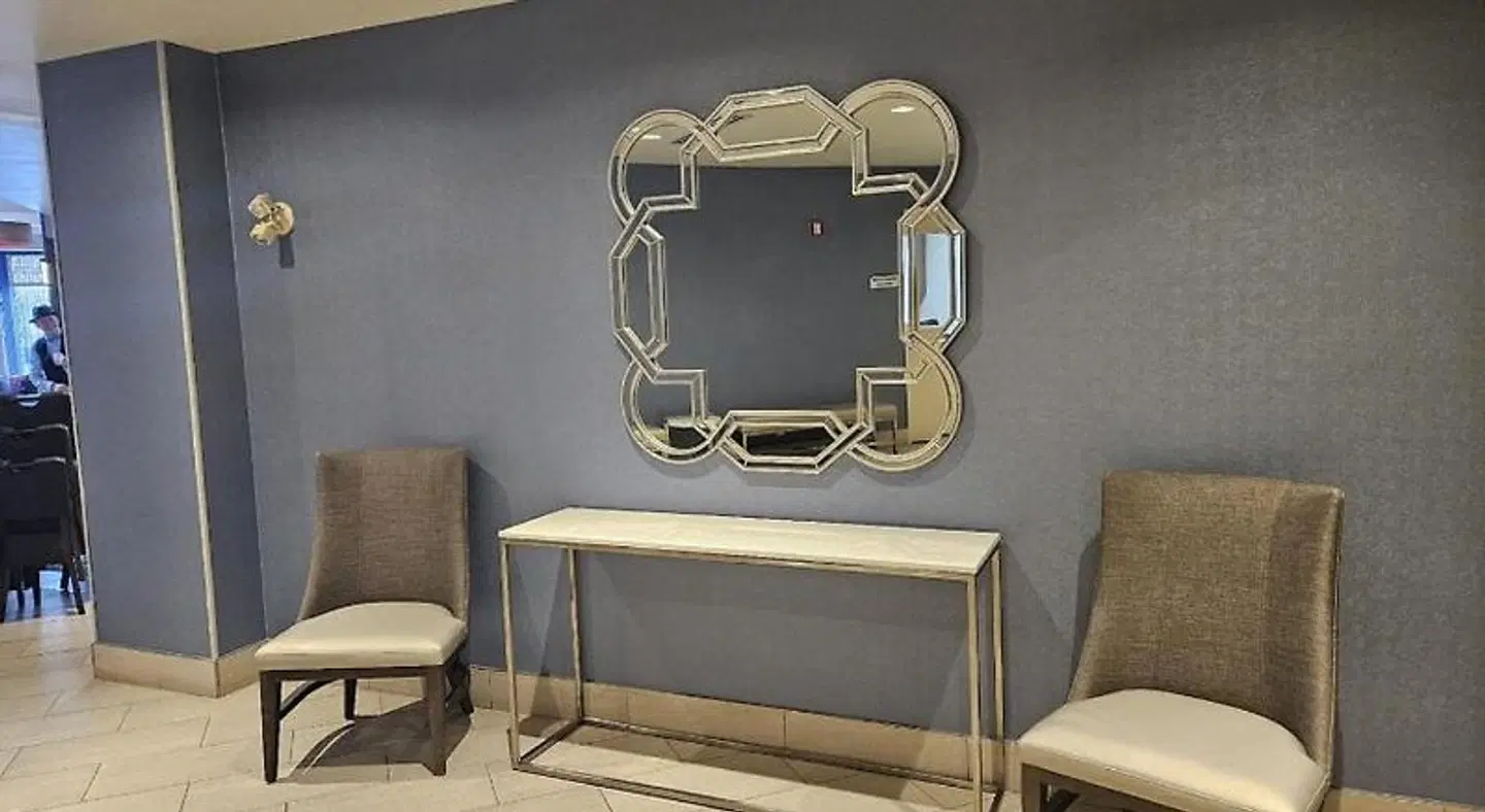 Hilton Garden Inn Calgary Airport Badezimmer
