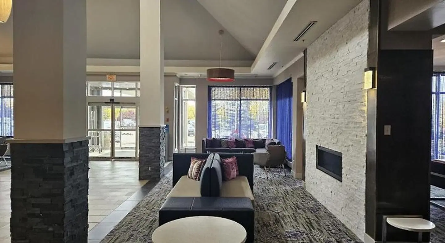 Hilton Garden Inn Calgary Airport HEALTH_BEAUTY