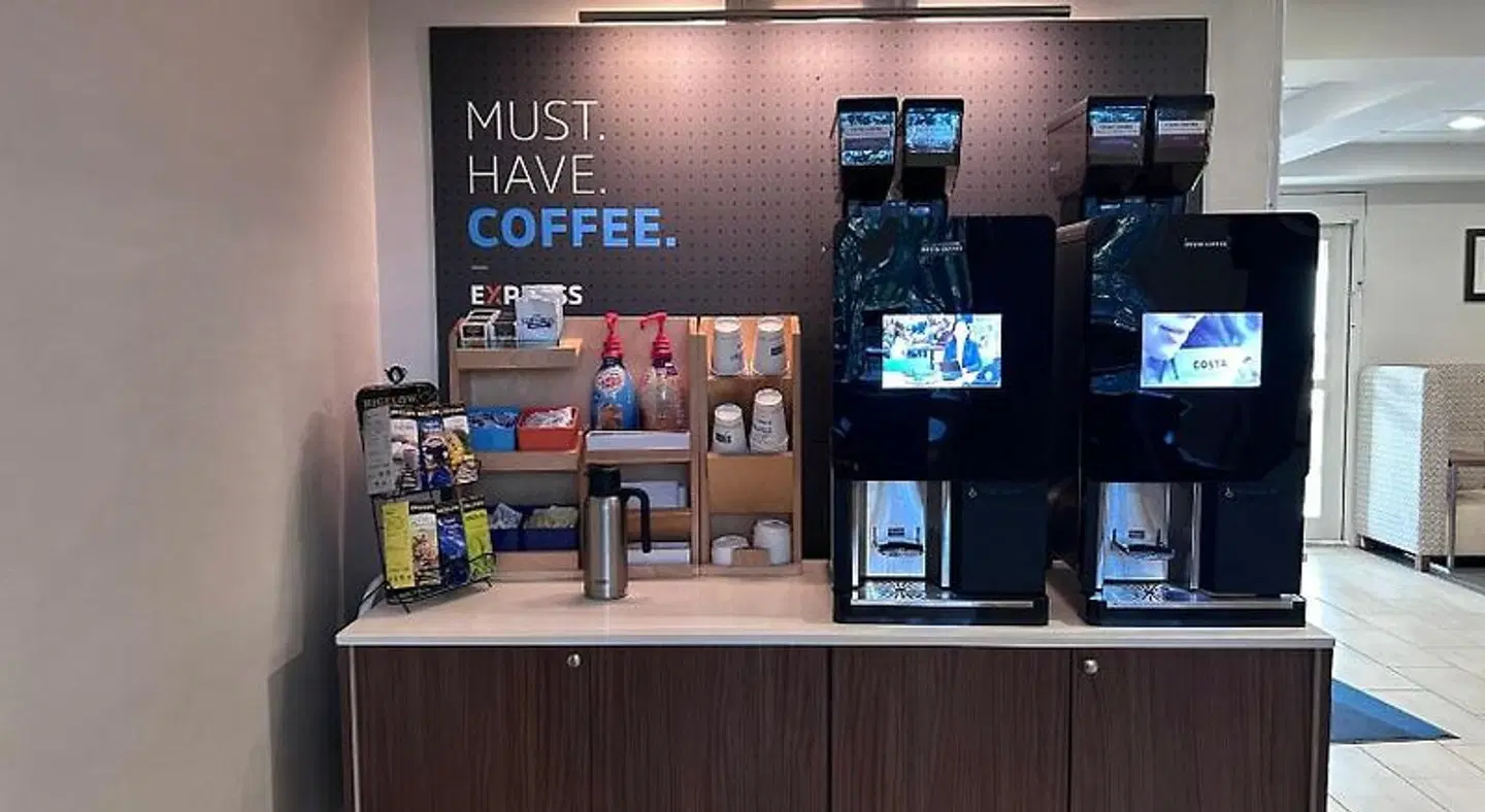 Holiday Inn Express & Suites White River Junction by IHG LOUNGE_LOBBY