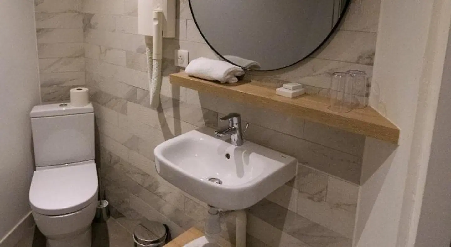 Hôtel Courseine Badezimmer
