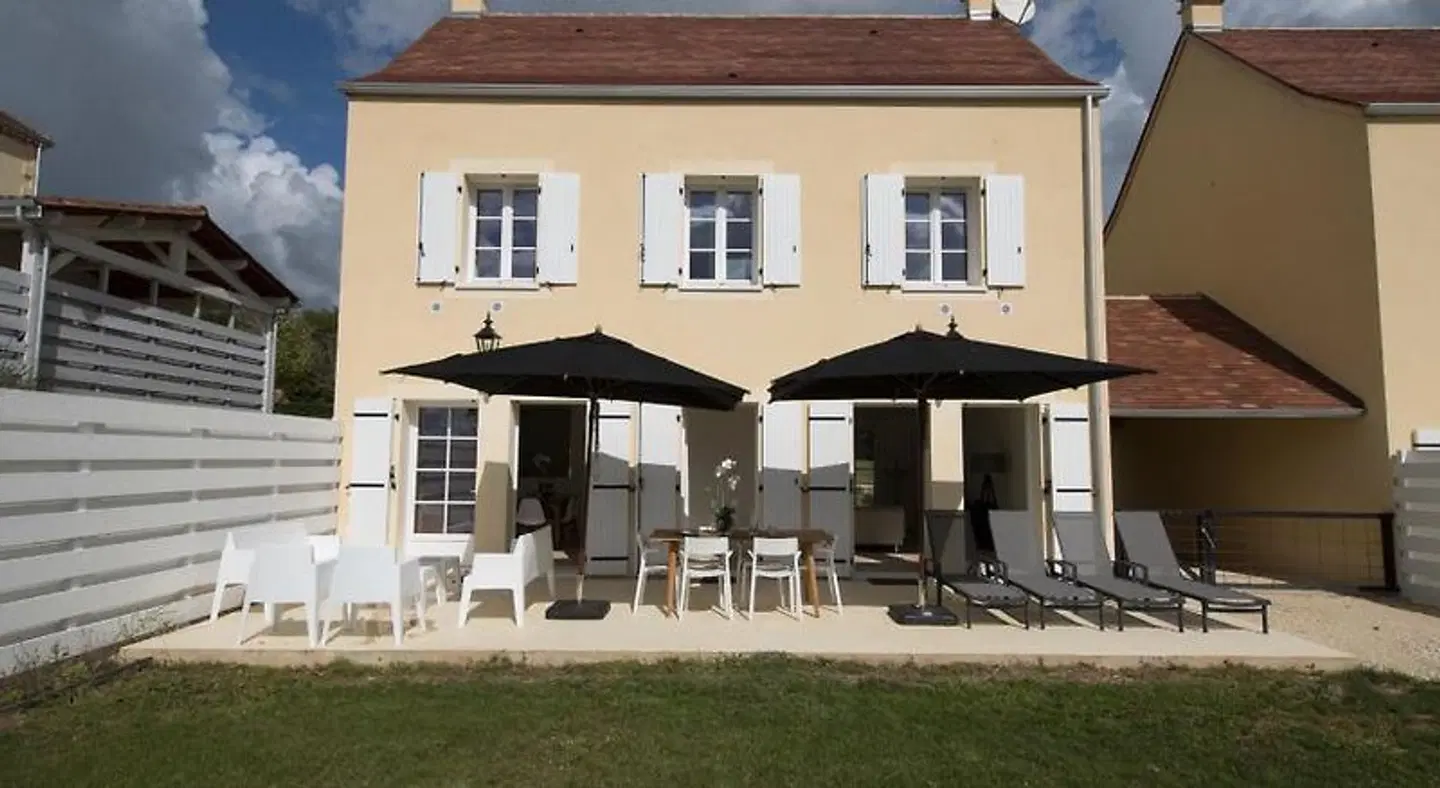 Château Les Merles EXTERIOR