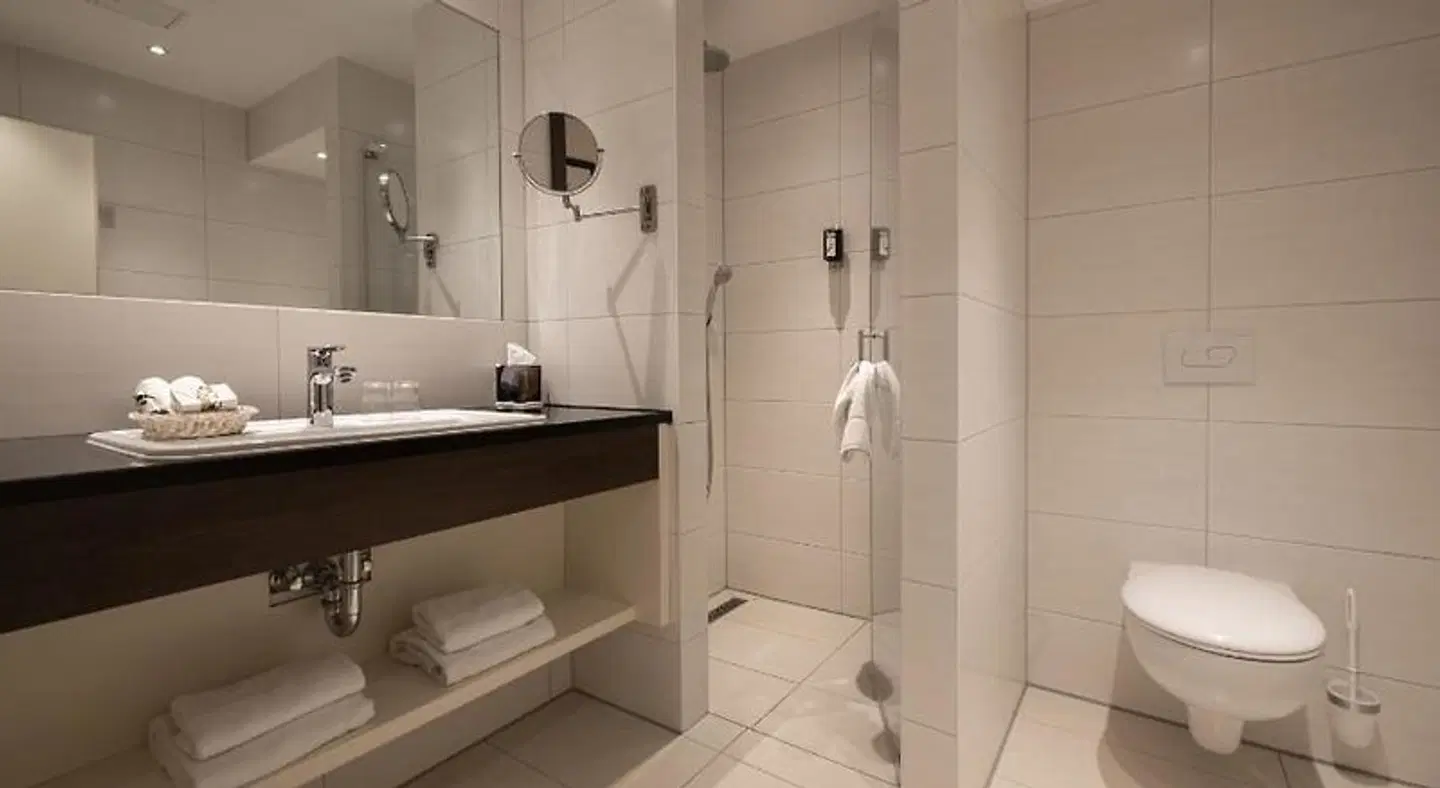Balmer See - Hotel · Golf · Spa Badezimmer