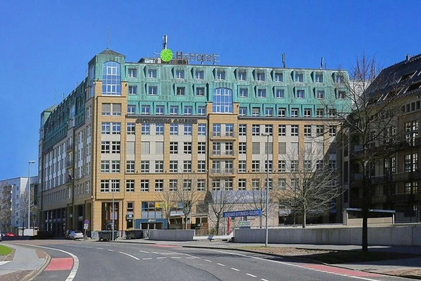 Ramada Leipzig-Halle EXTERIOR