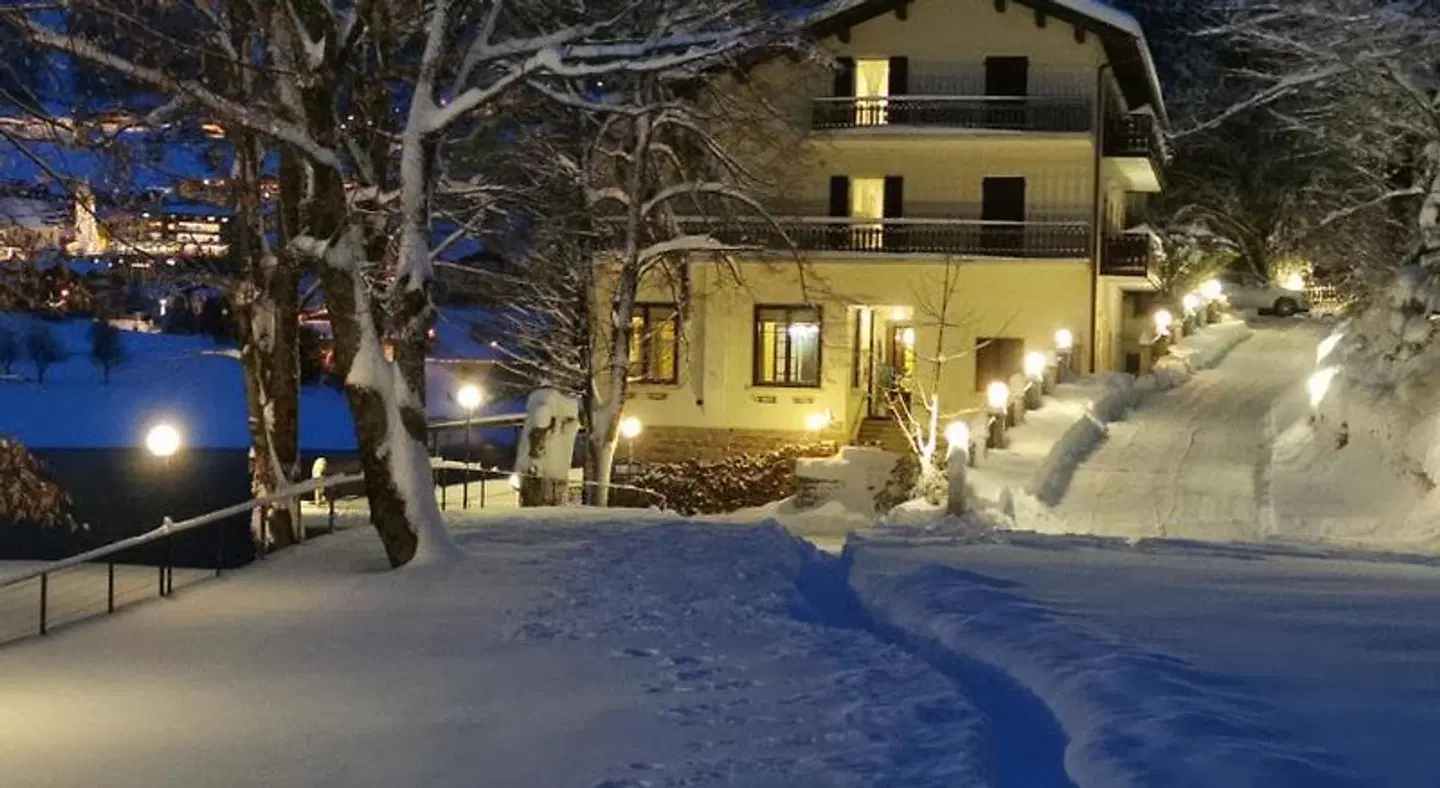Lago Park Hotel EXTERIOR