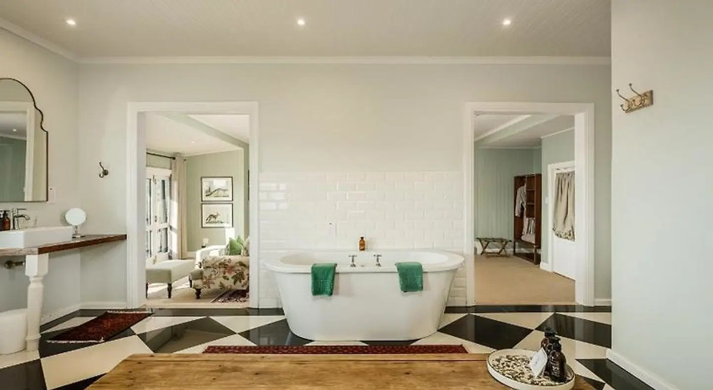 Camp Figtree LOUNGE_LOBBY