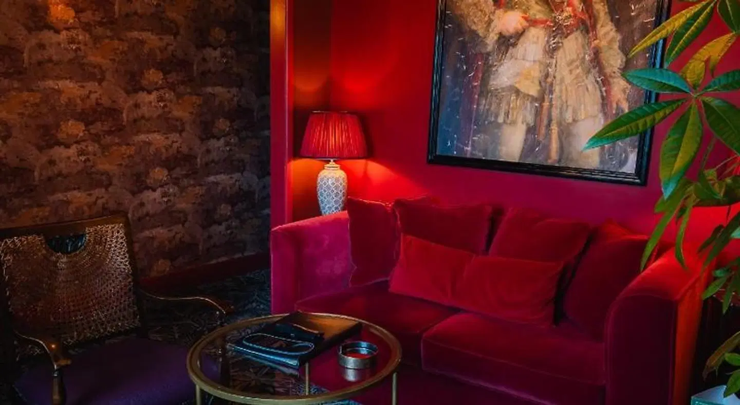 The Golden Fleece Bar