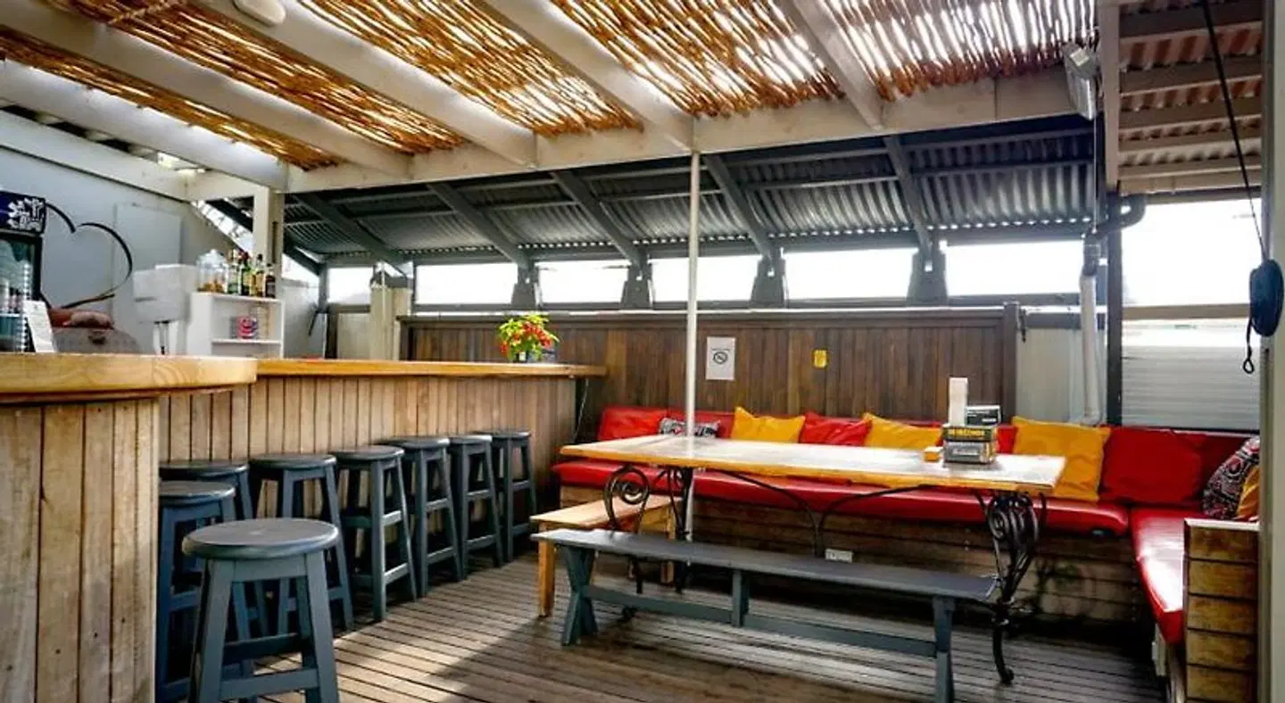 Green Elephant Backpackers Bar