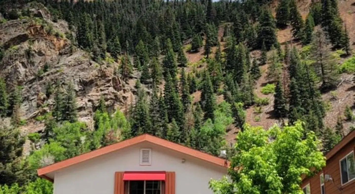 Hot Springs Inn EXTERIOR