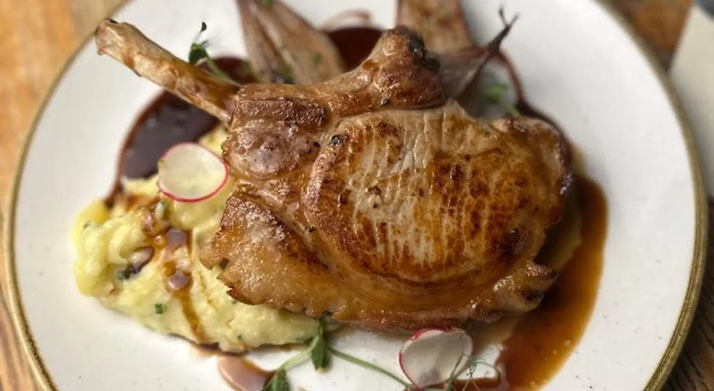The Wharf House Restaurant with Rooms Tiere