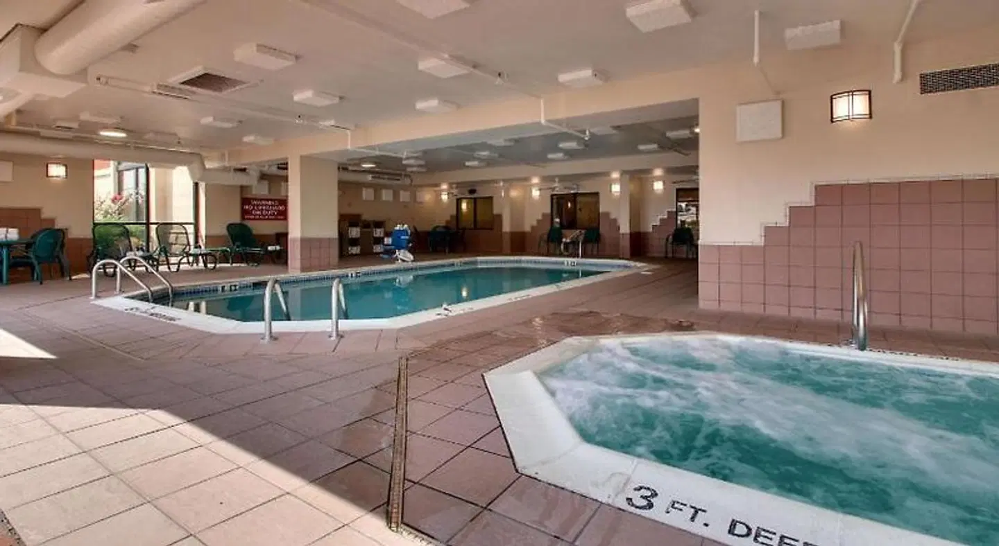 Drury Inn Bowling Green Hallenbad