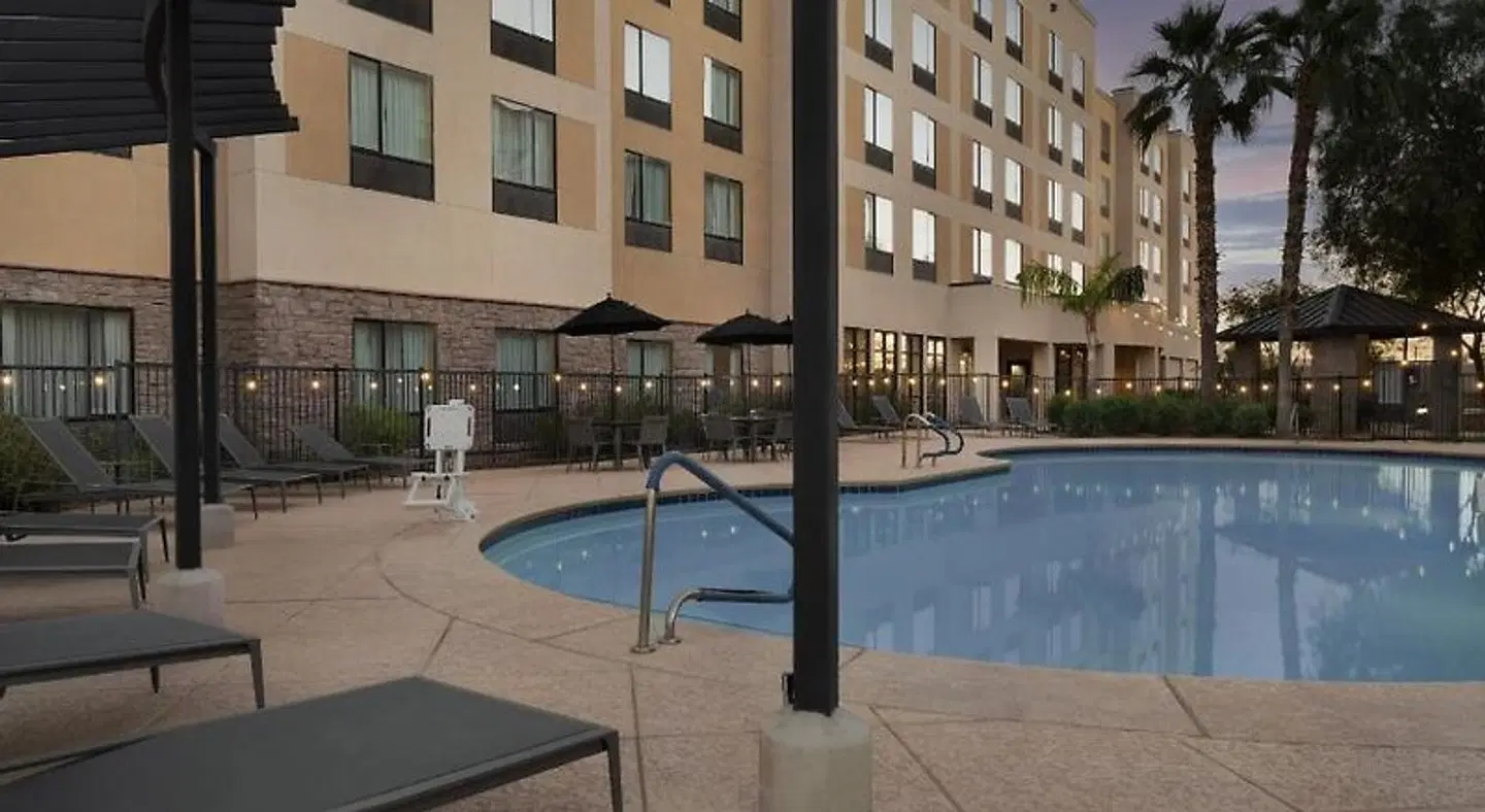 Courtyard by Marriott Phoenix North/Happy Valley EXTERIOR