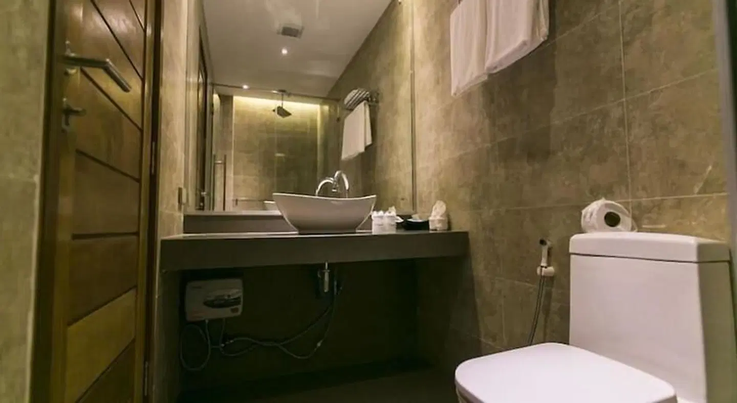 Action Point Wellness & Fitness Resort Badezimmer
