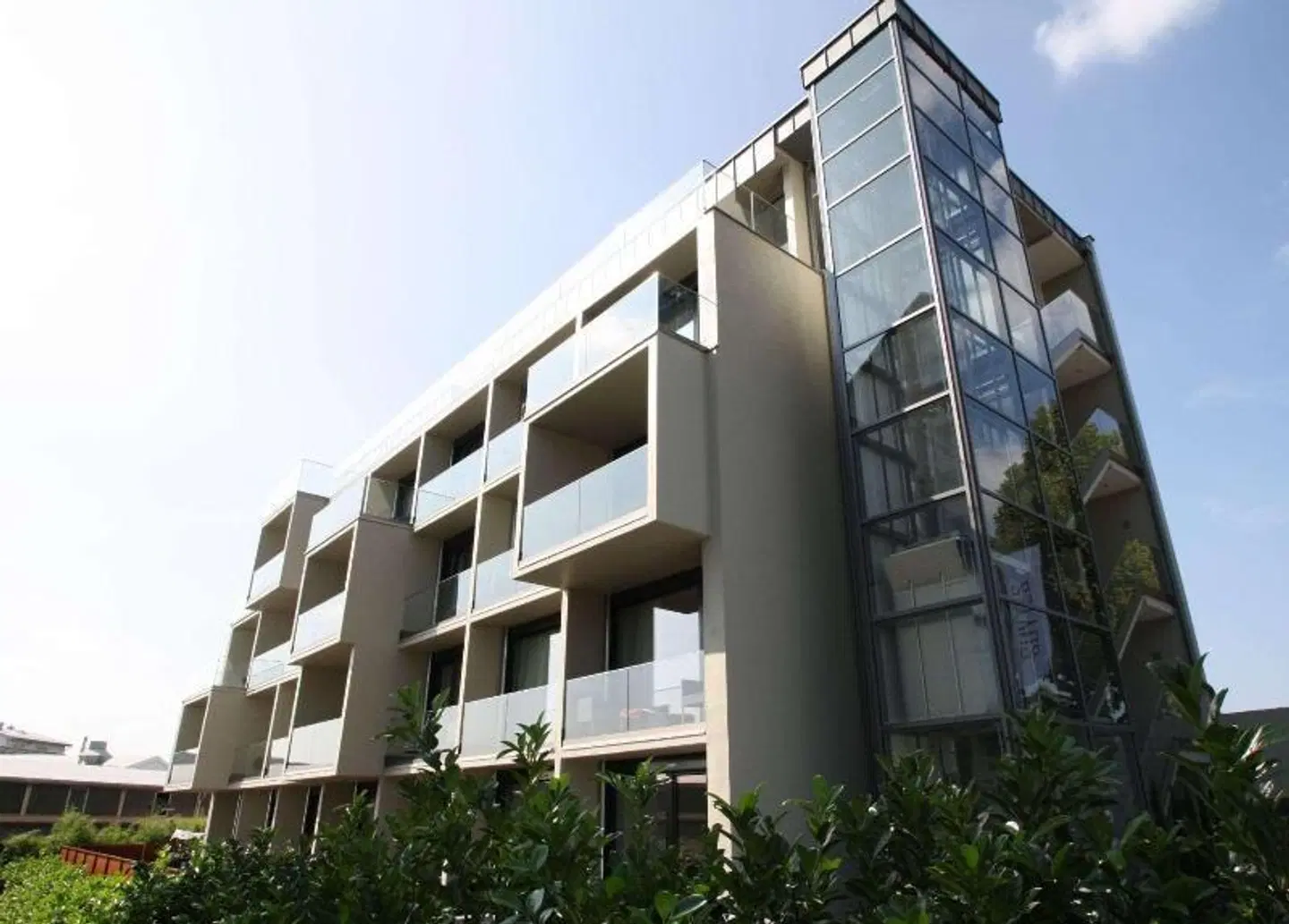 SUYTES Business Studios EXTERIOR