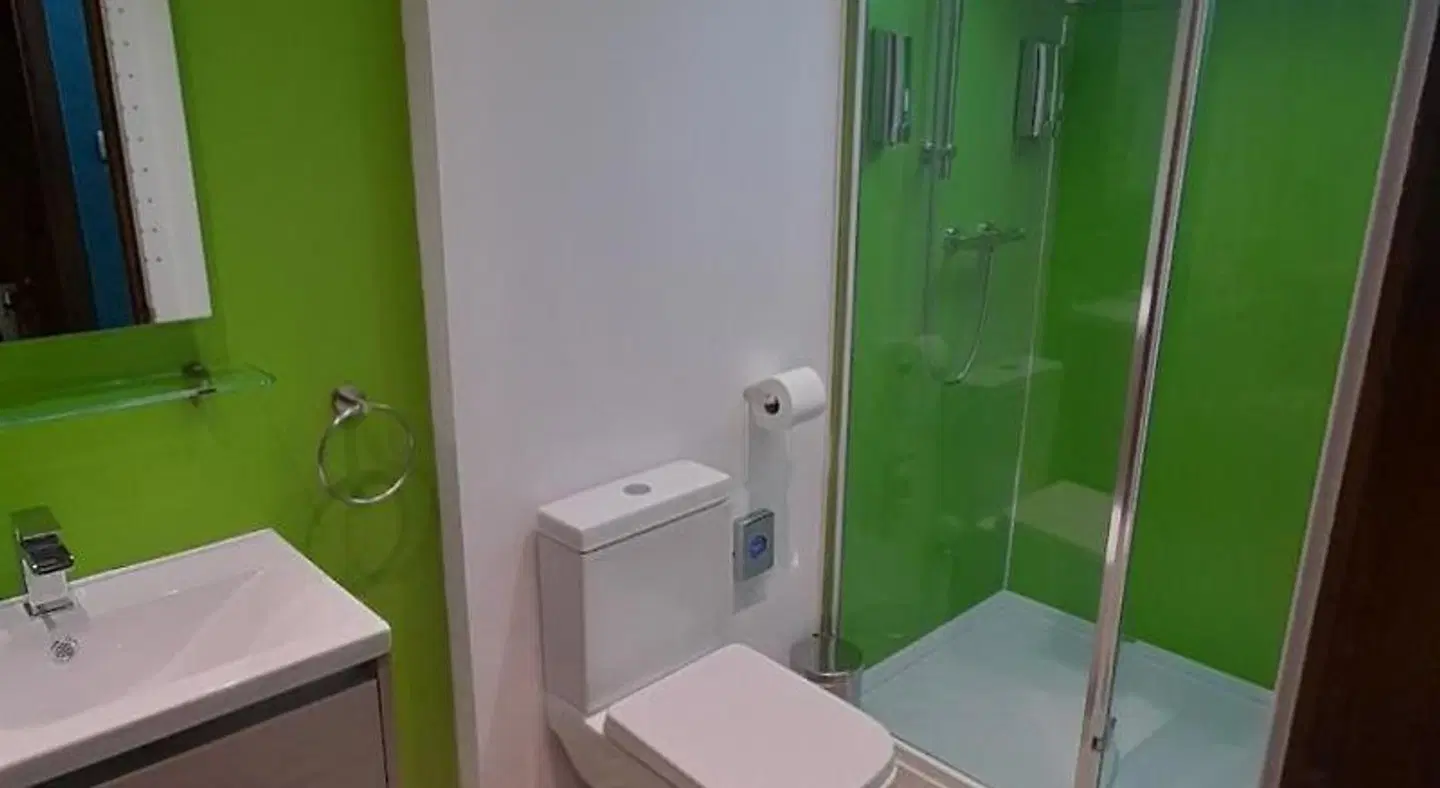 Lycia Rooms + Badezimmer