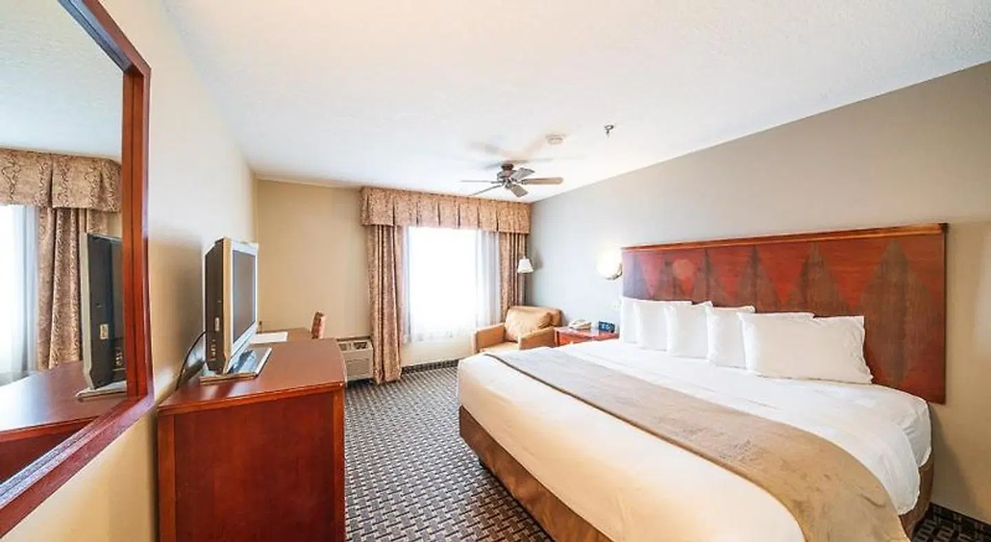 The Alpine Inn & Suites ROOM_EXAMPLE