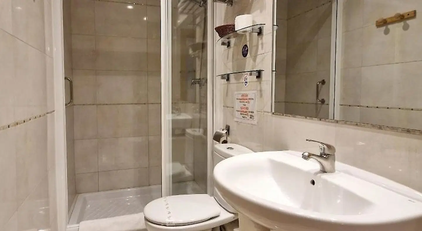 Alojamientos Room Pamplona Badezimmer