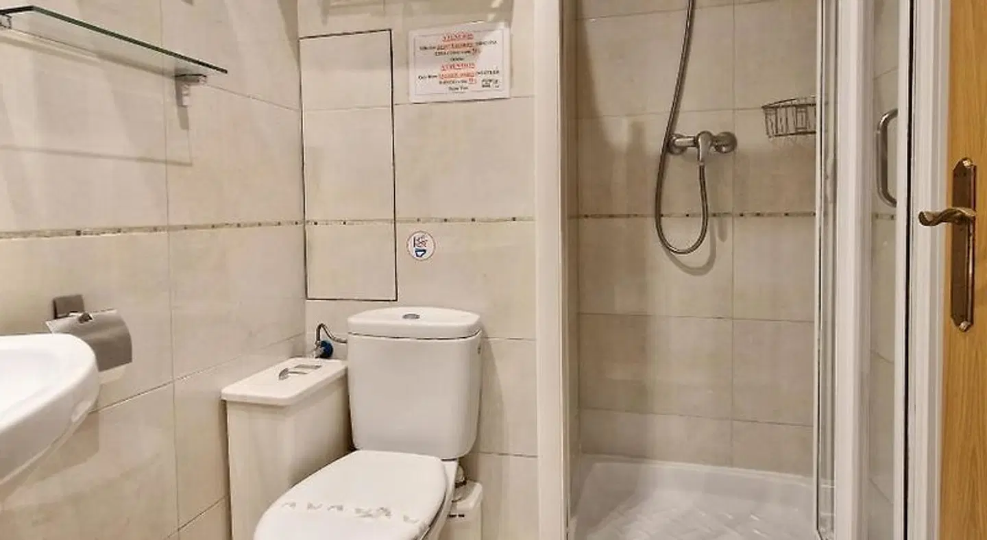 Alojamientos Room Pamplona Badezimmer