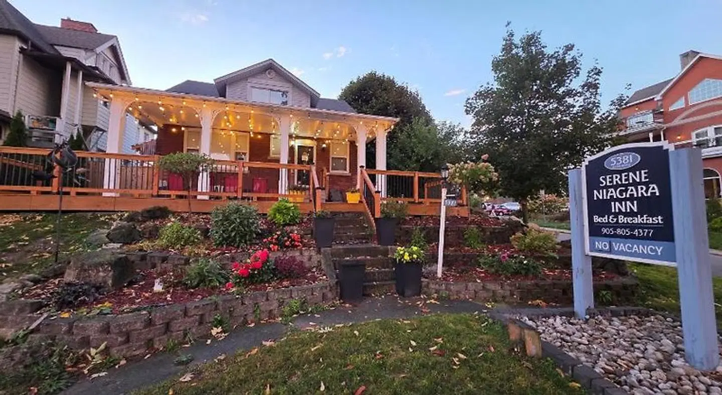 Serene Niagara Inn EXTERIOR