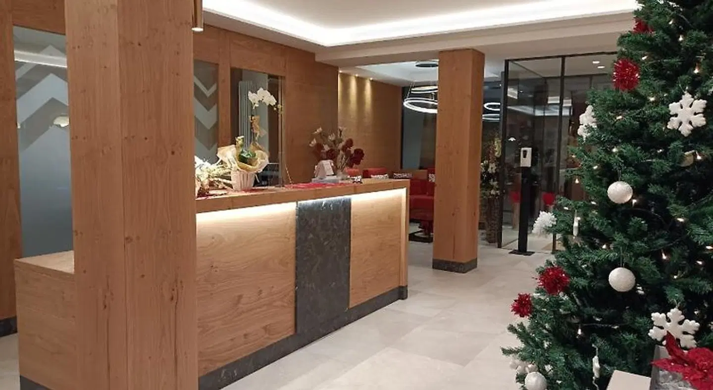 Hotel Canada LOUNGE_LOBBY