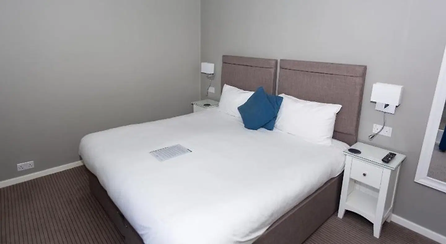 The Little Thatch Hotel Gloucester ROOM_EXAMPLE