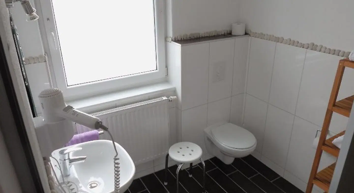 Wilder Mann Badezimmer