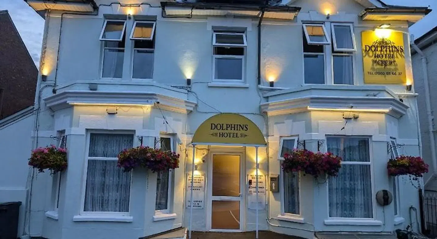 The Dolphins Hotel - Guest house EXTERIOR