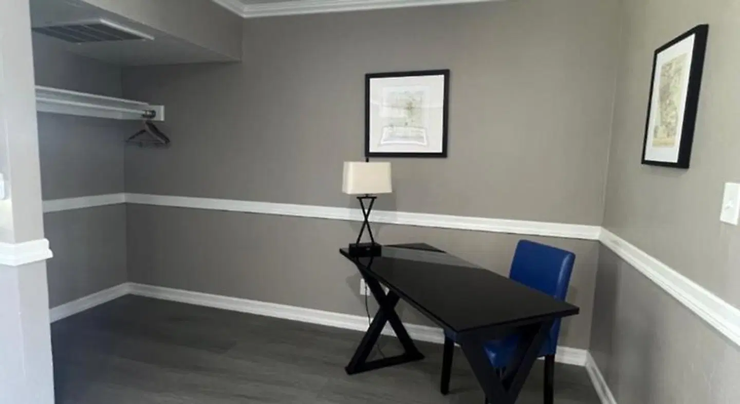 Lamp Liter Inn ROOM_EXAMPLE