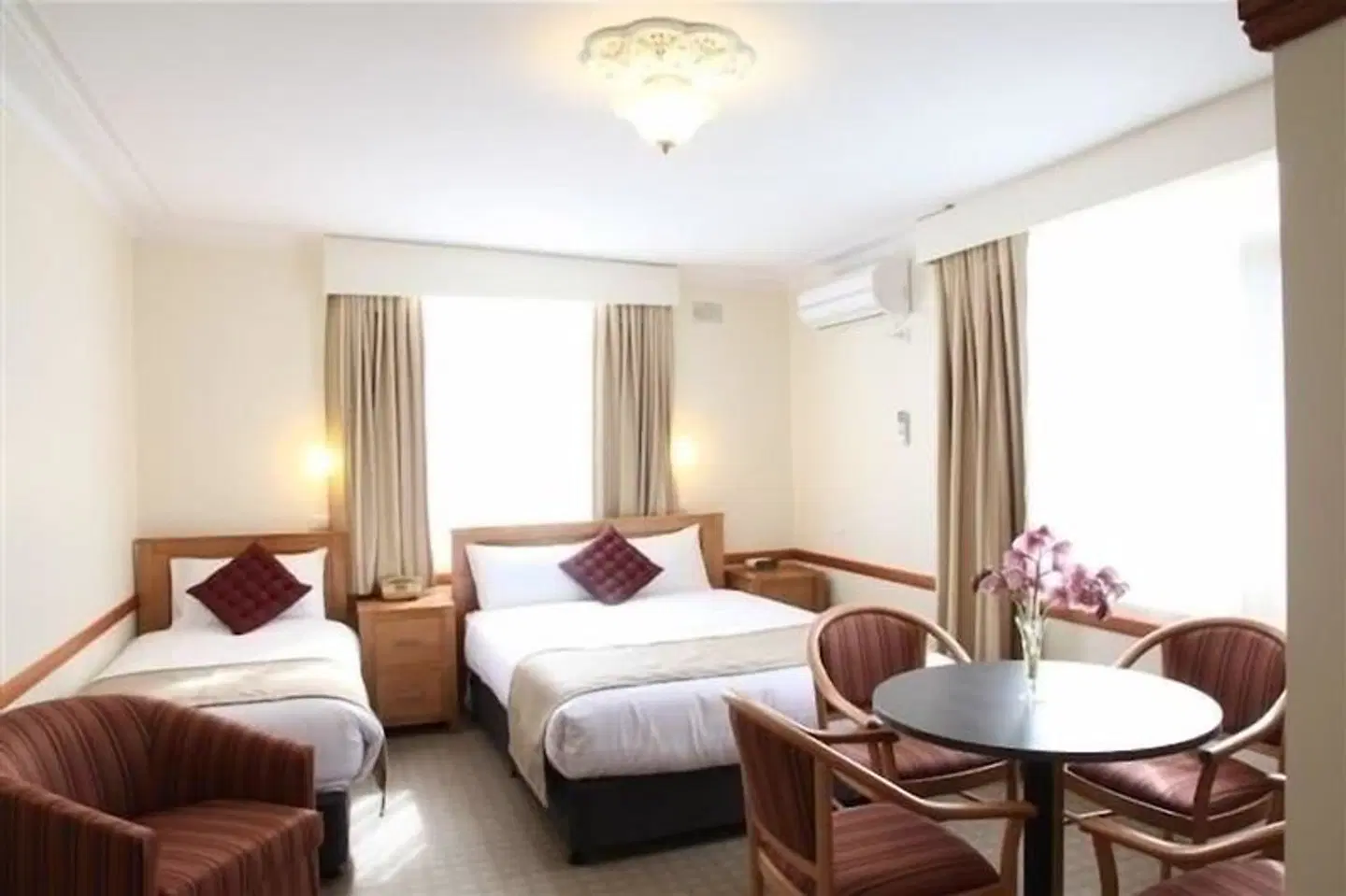 Three Explorers Motel ROOM_EXAMPLE