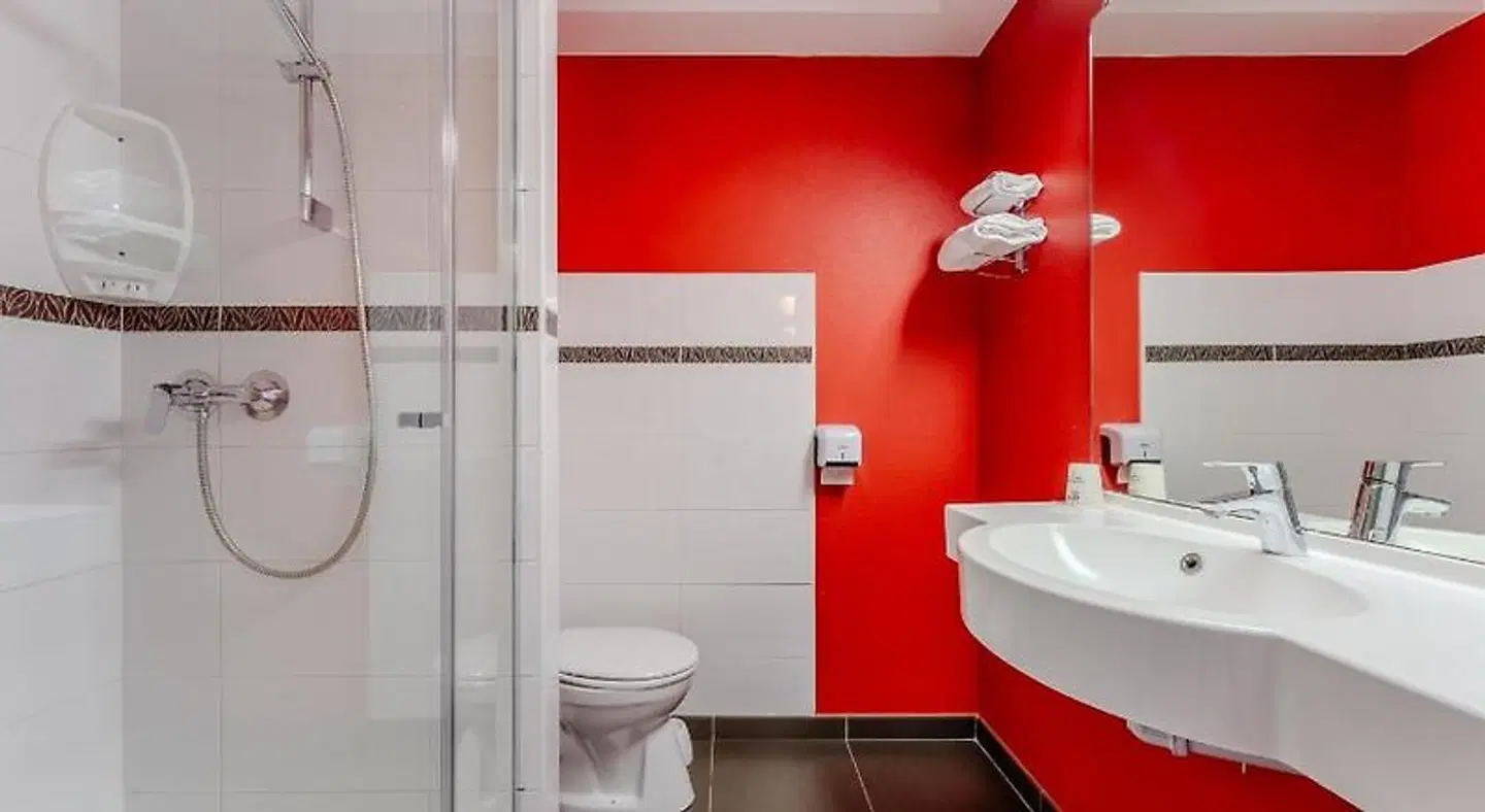 ACE Hôtel Chartres Badezimmer