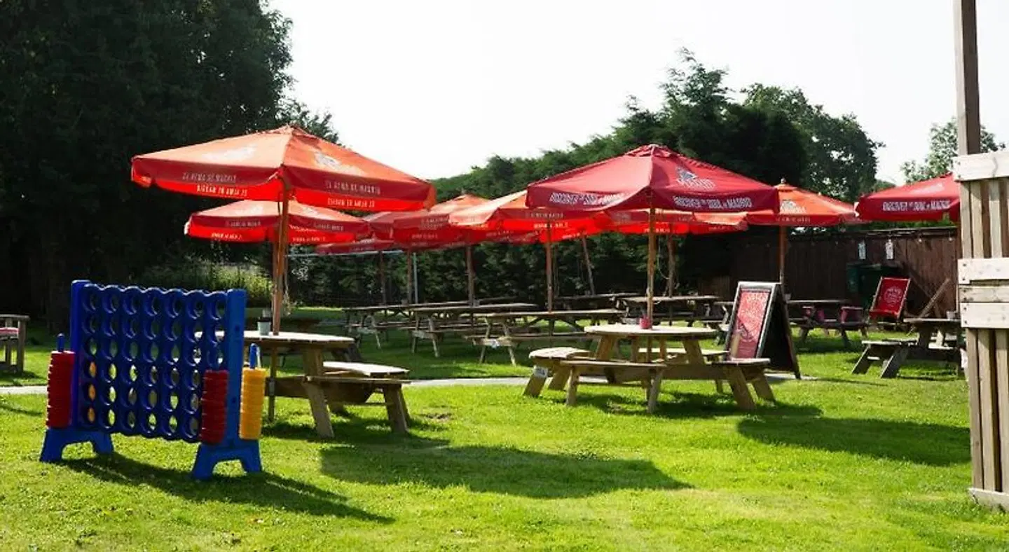 Tollemache Arms Garten