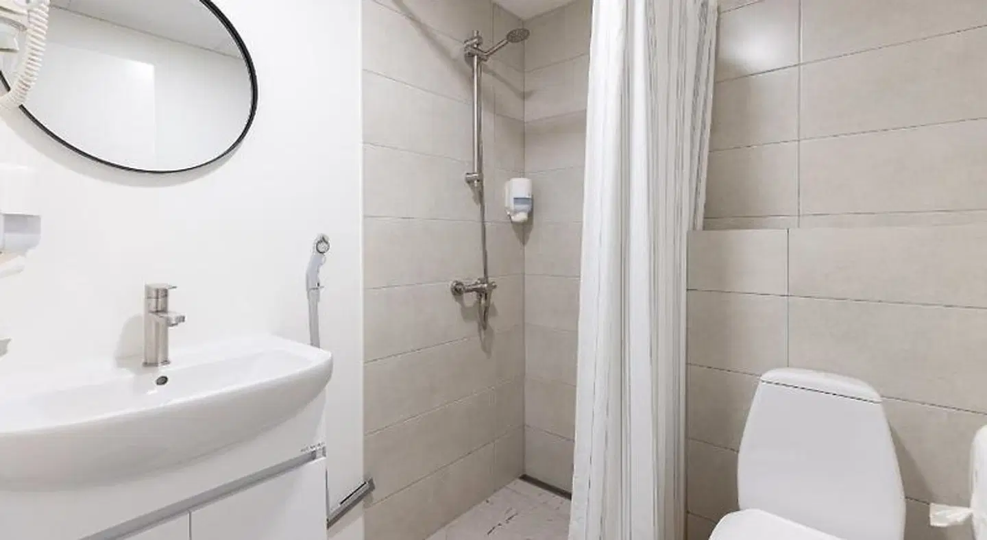Peoleo Hotell Badezimmer