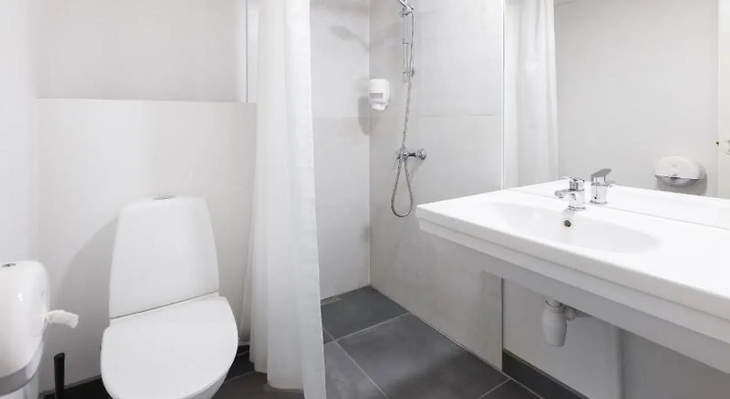 Peoleo Hotell Badezimmer