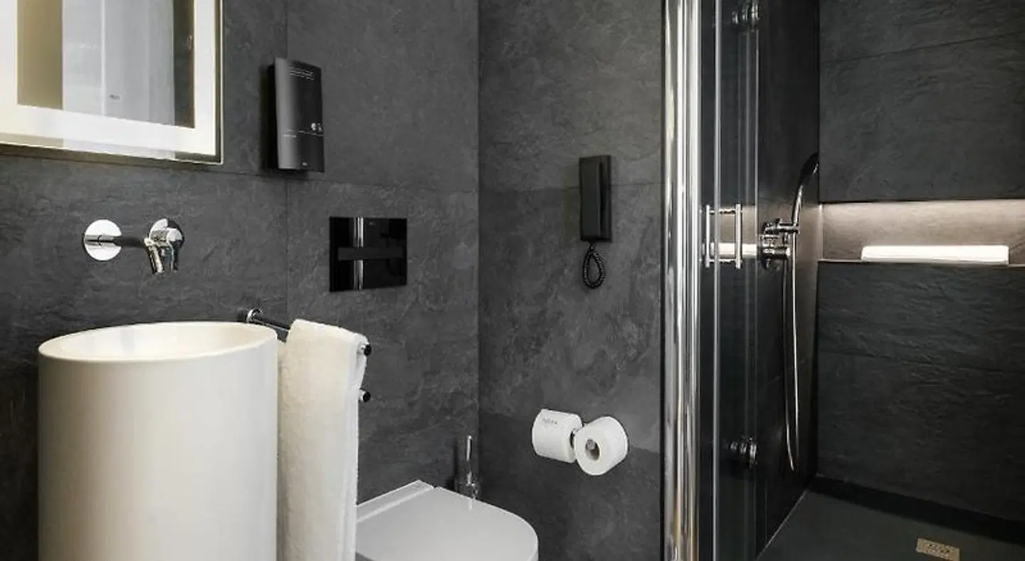 MouraSuites Hotel Badezimmer