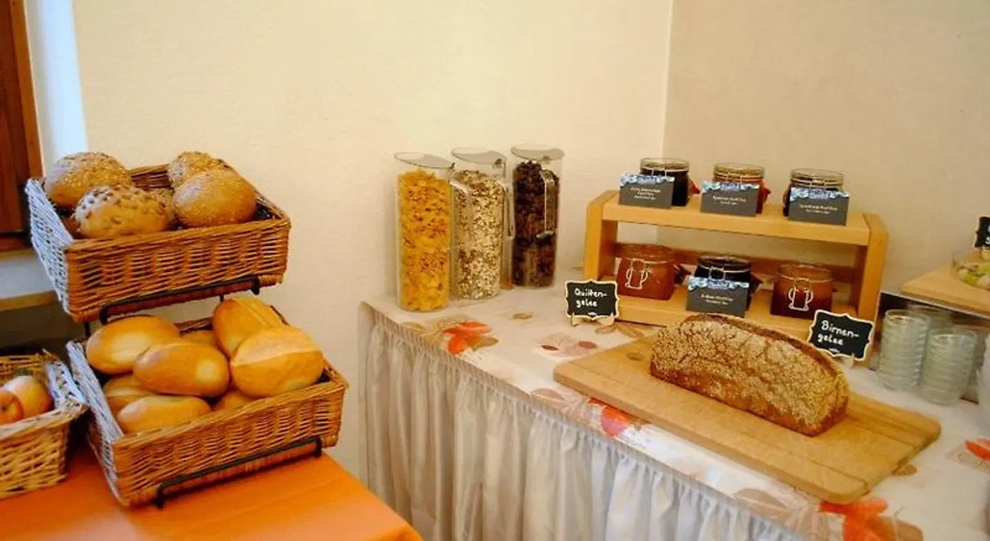 Hocher Hotel & Cafe Restaurant
