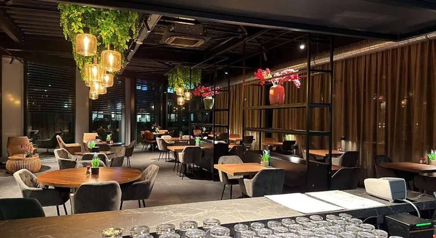 OZO Hotels Antares Airport Terrasse