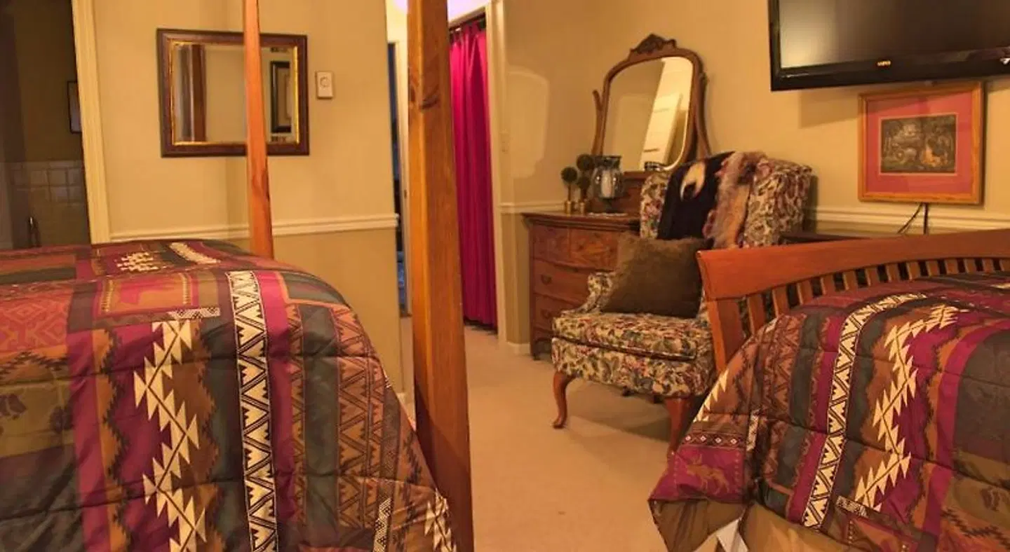 Black Bear Manor ROOM_EXAMPLE