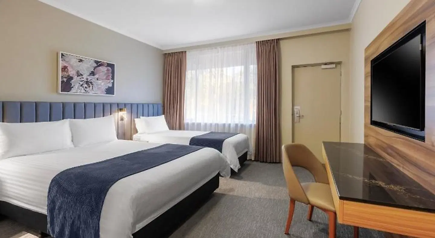 Best Western Plus Travel Inn Carlton ROOM_EXAMPLE