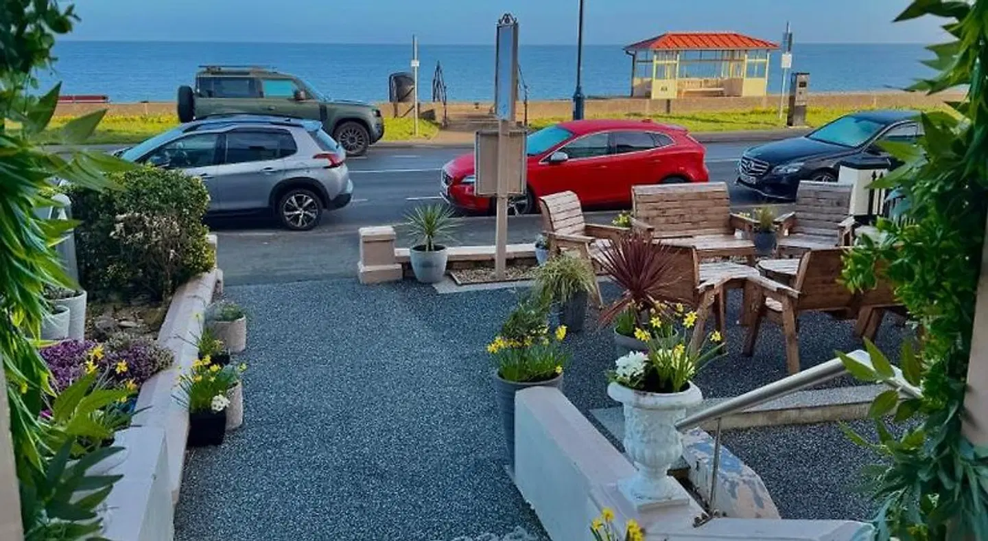 Pebble House Garten