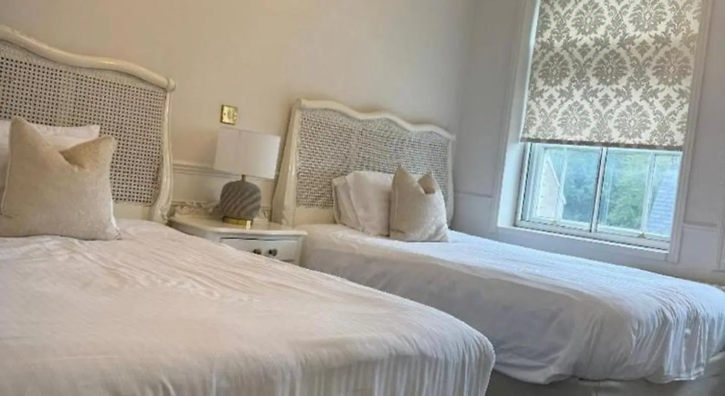 Blueberry Inn ROOM_EXAMPLE