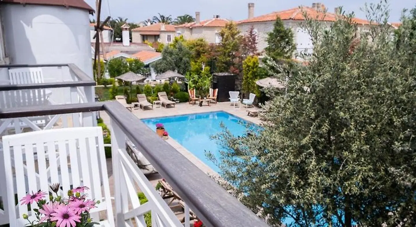 Bay C OUTDOOR_POOL