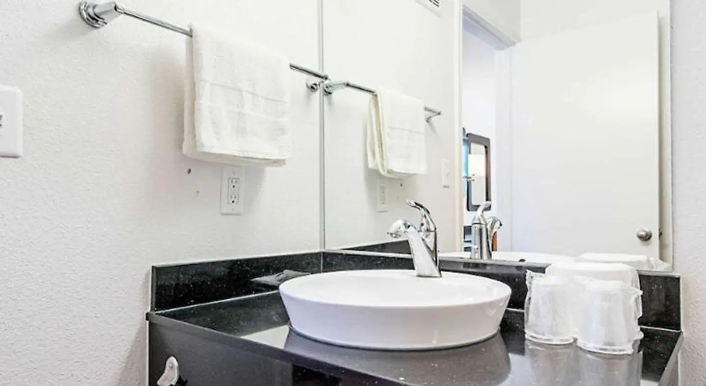 Motel 6 Corpus Christi, TX - Northwest Badezimmer