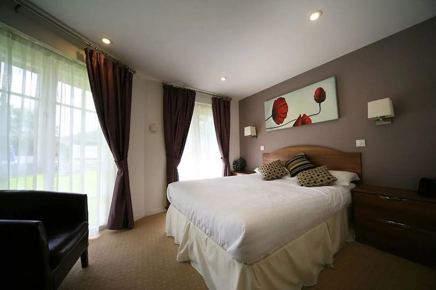 The Dewdrop Inn ROOM_EXAMPLE