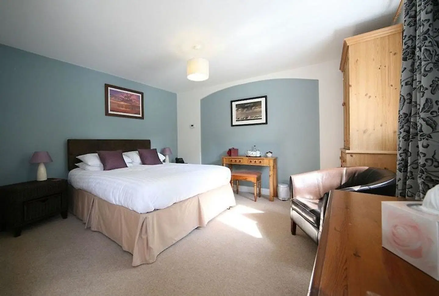 The Dewdrop Inn ROOM_EXAMPLE