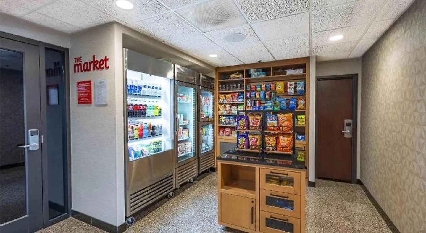 Drury Inn St. Louis Airport Bar