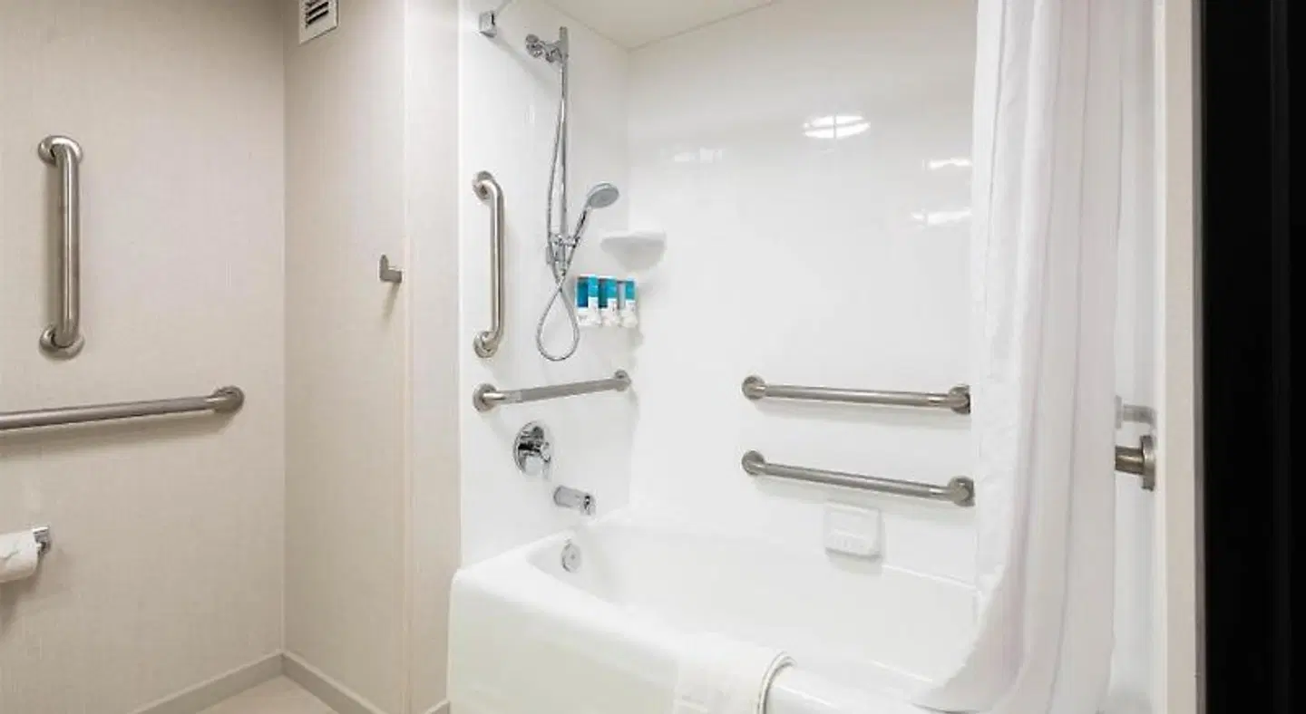 Drury Inn St. Louis Airport Badezimmer