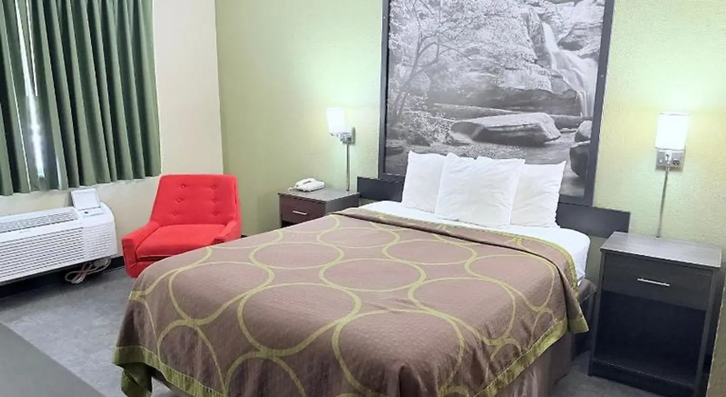 Super 8 by Wyndham Fond Du Lac ROOM_EXAMPLE
