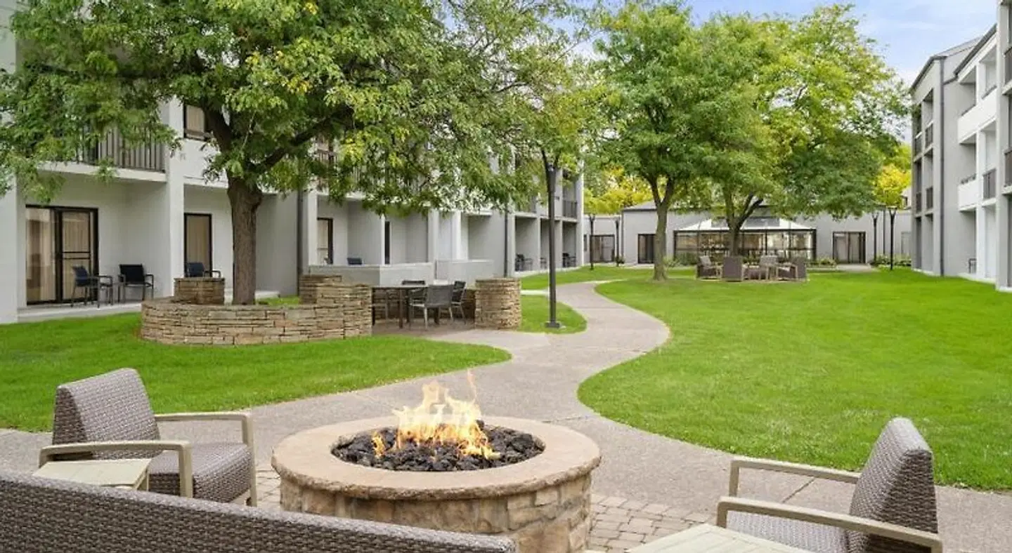 Courtyard by Marriott Detroit Metro Airport Garten