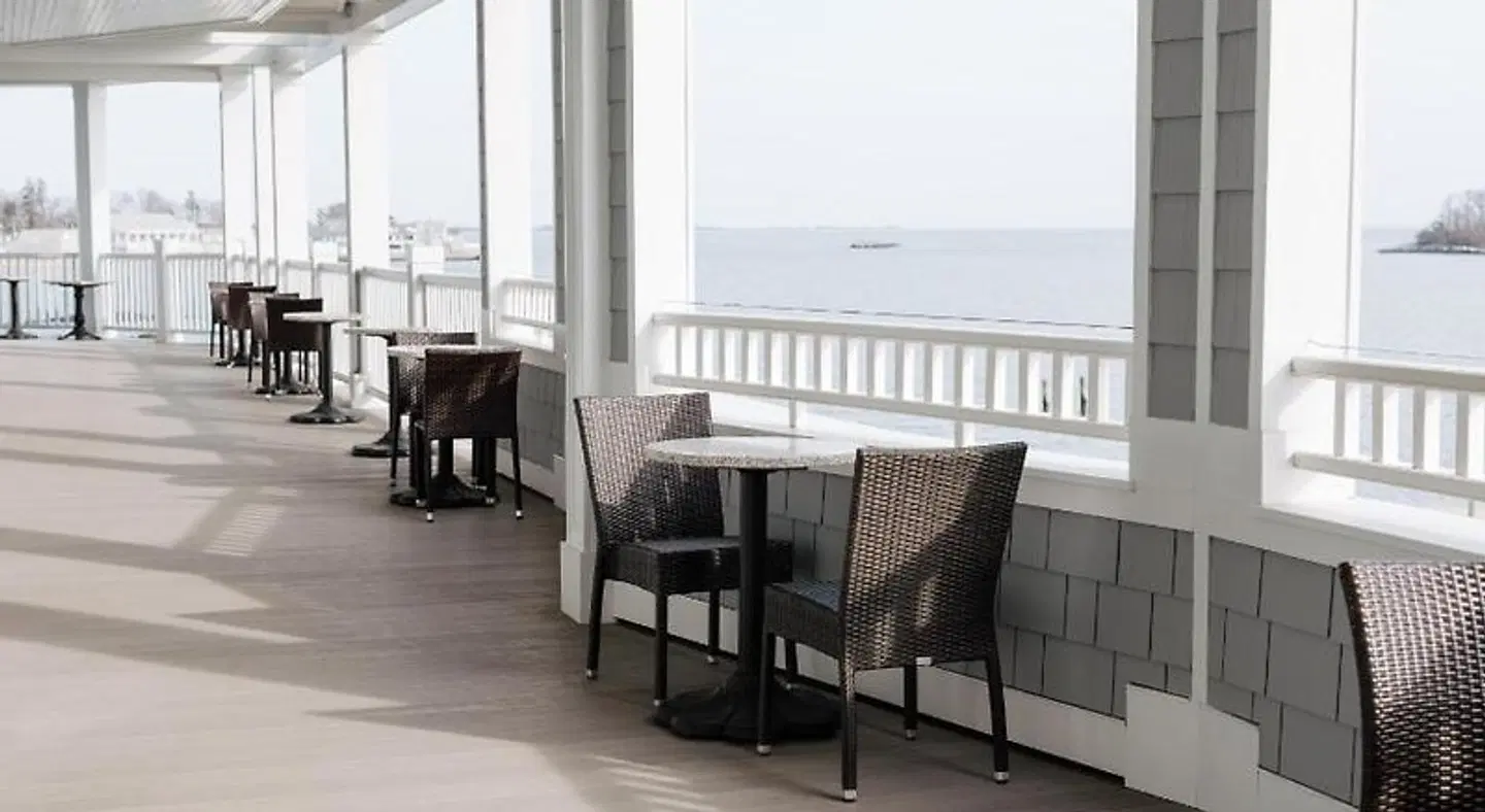 Madison Beach Hotel, Curio Collection by Hilton Terrasse